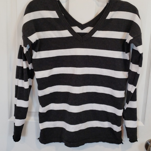 Double v sweater - Picture 1 of 2
